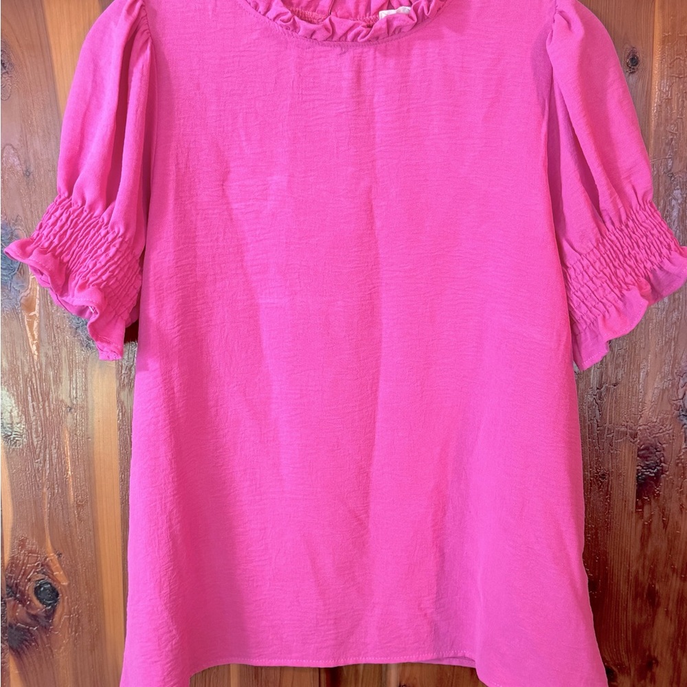 Les Amis. Women’s M, pink blouse. Cool, flowing material.